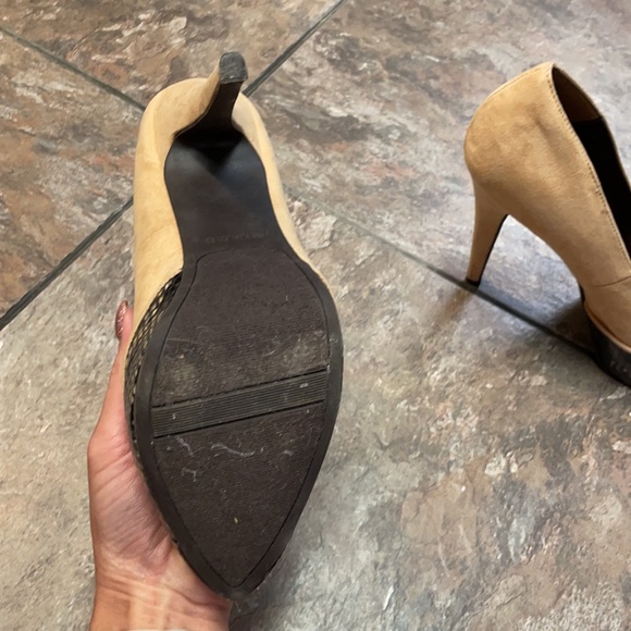 Tan and snake print high heel - Picture 4 of 9